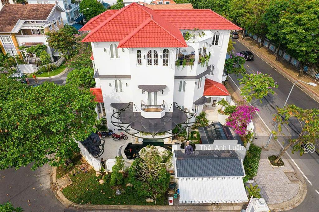 Bán nhà biệt thự khu compound thảo điền, quận 2. 588m2 (20x29m)  4 tầng  hồ bơi. giá 99 tỷ