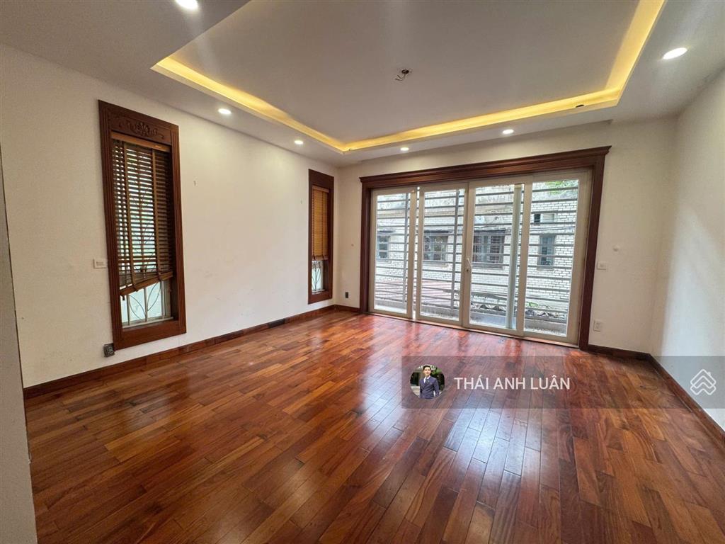 Bán nhà góc 2 mặt tiền đường pasteur, quận 3, dt 10x11m (130m2), 3 tầng, giá bán 42 tỷ