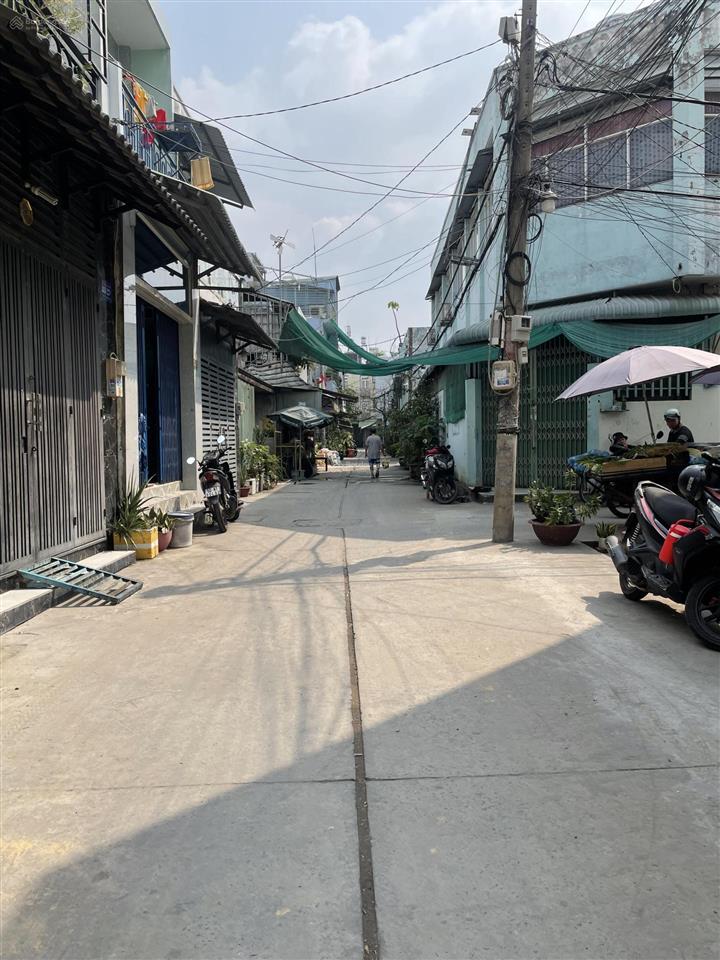 Hàng hiếm nhà mới 4 tấm chỉ nhình 4tỷ , ra lê văn quới đang làm chỉ 100m , thông ra ql1a ,