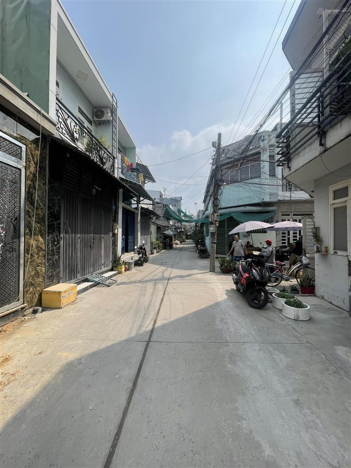 Hàng hiếm nhà mới 4 tấm chỉ nhình 4tỷ , ra lê văn quới đang làm chỉ 100m , thông ra ql1a ,