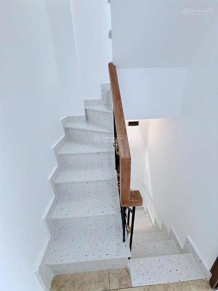 Chỉ 3,5 tỷ còn thương lượng nhà mặt tiền kinh doanh đường văn cao 3.6x3.6m 2 lầu