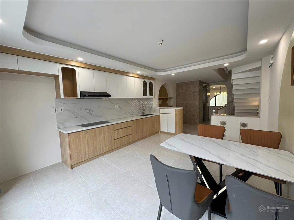 Bán nhà đẹp full nội thất có thang máy lê văn quới lửng 3 lầu st ngay 4 xã giá nhỉnh 9,9 tỷ tl
