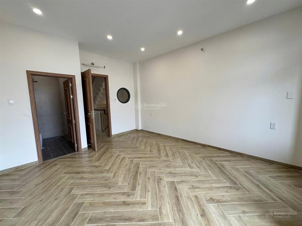 Bán nhà đẹp full nội thất có thang máy lê văn quới lửng 3 lầu st ngay 4 xã giá nhỉnh 9,9 tỷ tl