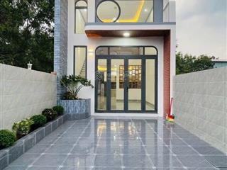 Chủ kẹt tiền cần ra căn nhà gác lửng thiết kế sang trọng 131m2 chỉ 2t7 sổ hồng riêng kdc đông đúc