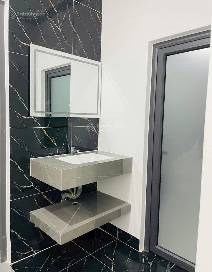 Chủ kẹt tiền cần ra căn nhà gác lửng thiết kế sang trọng 131m2 chỉ 2t7 sổ hồng riêng kdc đông đúc