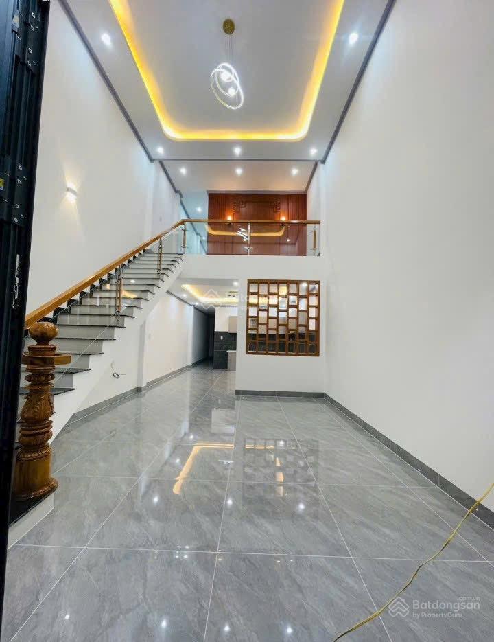 Chủ kẹt tiền cần ra căn nhà gác lửng thiết kế sang trọng 131m2 chỉ 2t7 sổ hồng riêng kdc đông đúc