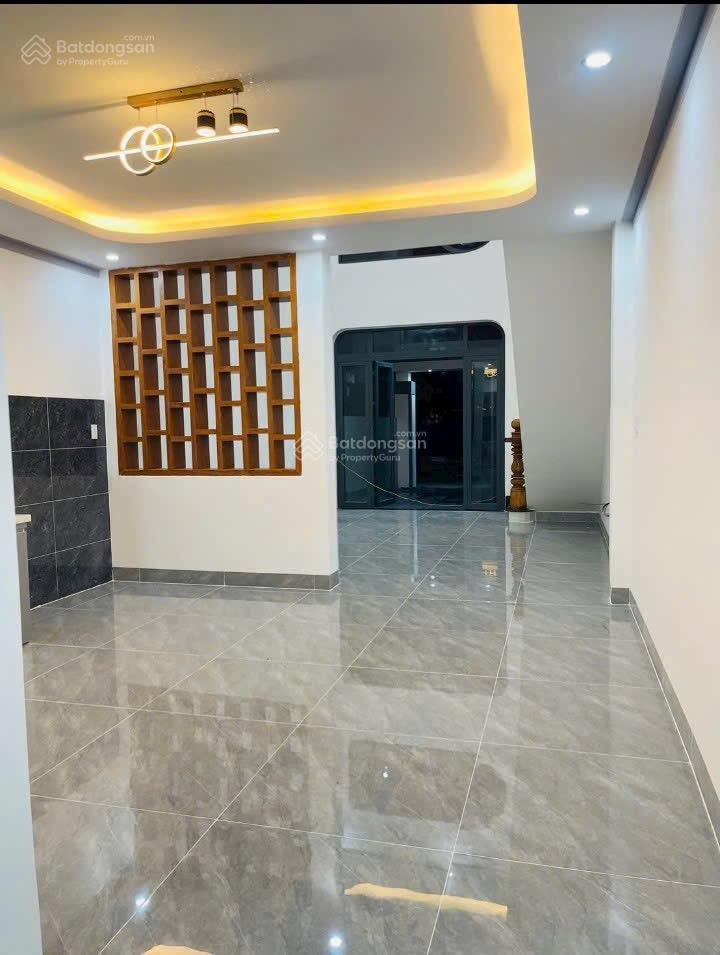 Chủ kẹt tiền cần ra căn nhà gác lửng thiết kế sang trọng 131m2 chỉ 2t7 sổ hồng riêng kdc đông đúc