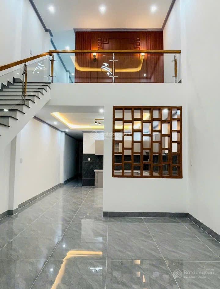 Chủ kẹt tiền cần ra căn nhà gác lửng thiết kế sang trọng 131m2 chỉ 2t7 sổ hồng riêng kdc đông đúc