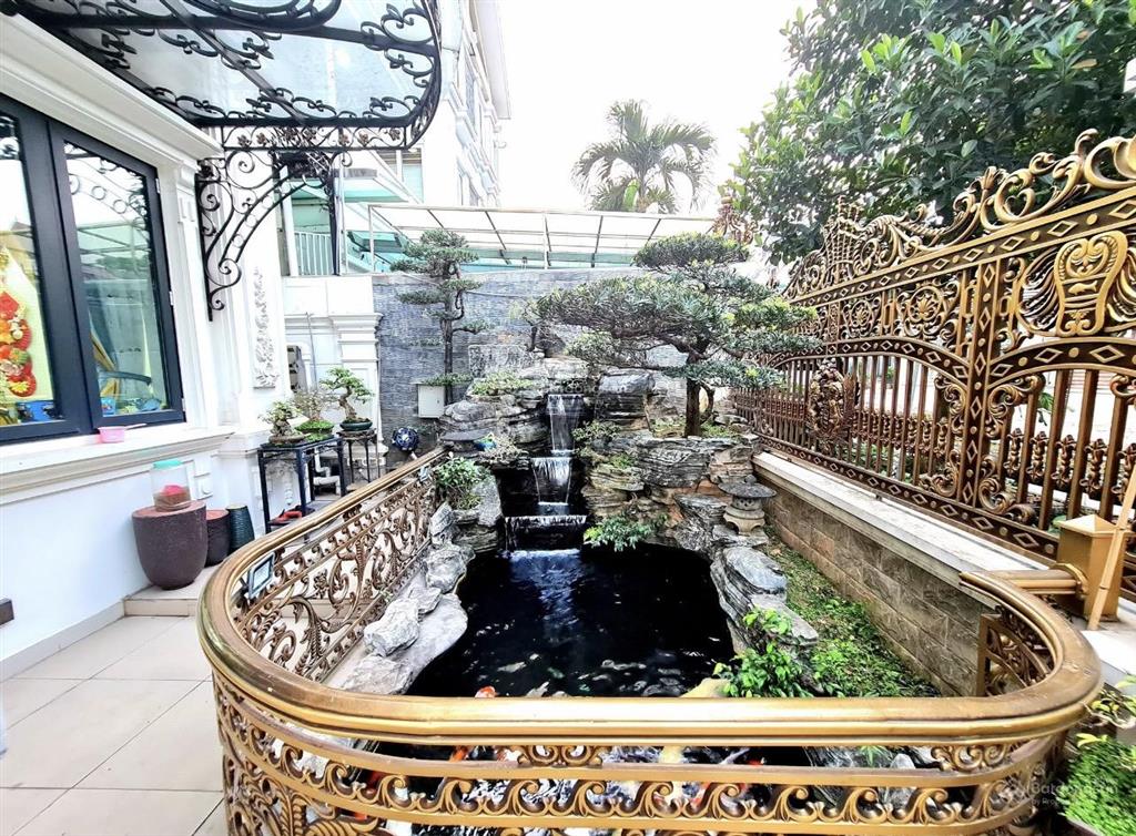 Gấp giảm 10 tỷ  lô góc kđt việt hưng  cạnh vinhome | biệt thự sân vườn thang máy 250m2 mt 32m