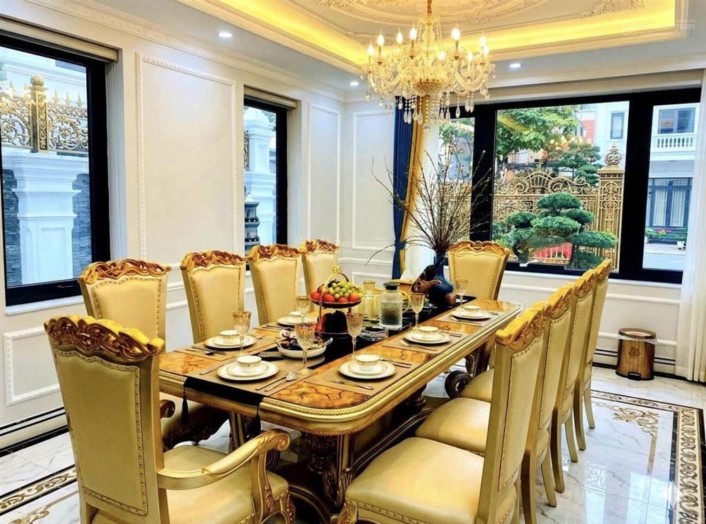 Gấp giảm 10 tỷ  lô góc kđt việt hưng  cạnh vinhome | biệt thự sân vườn thang máy 250m2 mt 32m