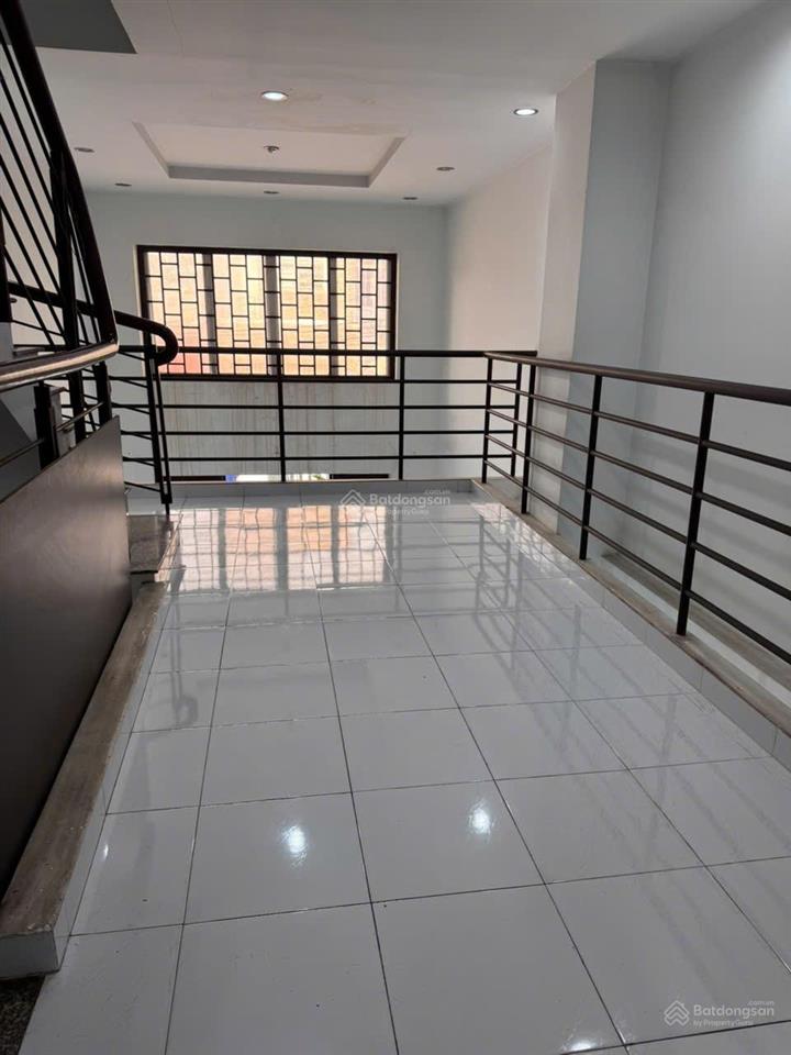 Hẻm 8m xe hơi đậu trong nhà, 4 tấm 4x18m,giá nhà chỉ bằng giá đ.ất, sửa mới lại bán 7 tỷ