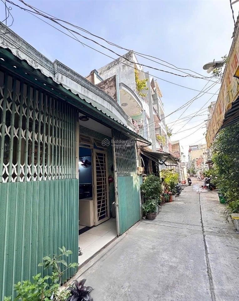 Nhà hẻm 5m giáp tân hoà đông, tên lửangang hiếm 4,5m,xây dựng đủ,1 nước sơn là đẹp,sổ đẹp giá tốt