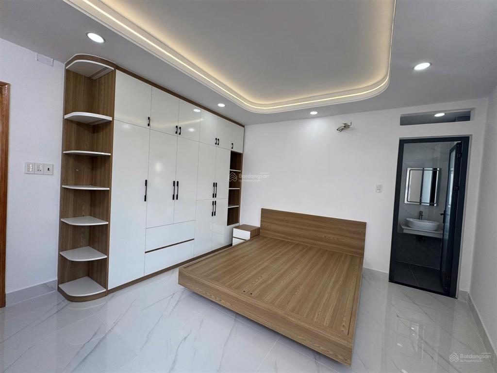Hạ cực sốc 500 tr nhà 5 tầng đúc kiên cố hẻm 8m thông 703 hương lộ 2  full công năng