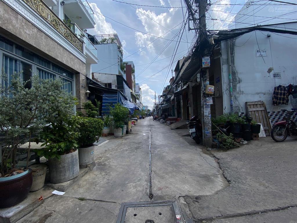 Sát chợ bình trị đôngqua tên lửa 2pnhà 3 tầng thiết kế hiện đại  hẻm 5m thông  dân cư đông đúc
