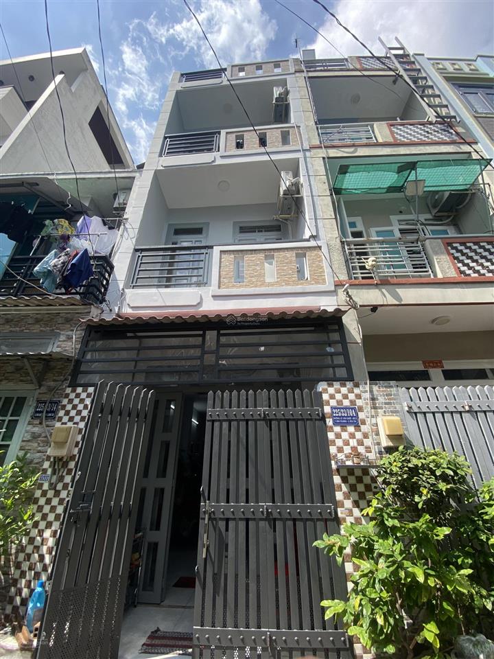 Cực tốt 3,86 tỷ  3 tầng đúc kiên cố  cách 10m ra hxh lê văn quới  sát bốn xã