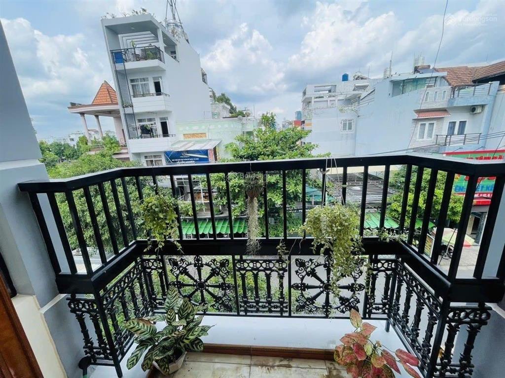 Nhà hẻm 4m, 4 tầng gần trần trọng cung, quận 7 dt 4x25m sẵn 8 phòng khép kín, dòng tiền 40tr/th
