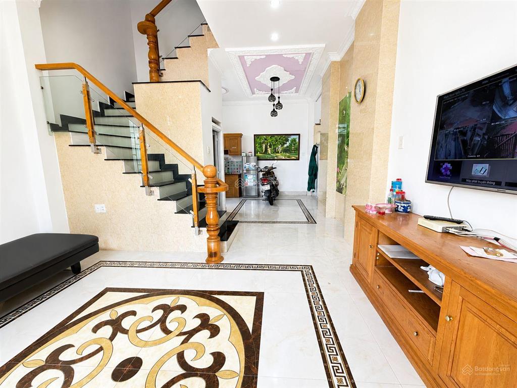 Lô góc cực thoáng kế bên phú mỹ hưng, xe hơi ngủ nhà, 4 tầng, (4,8x13m), chỉ hơn 8 tỷ