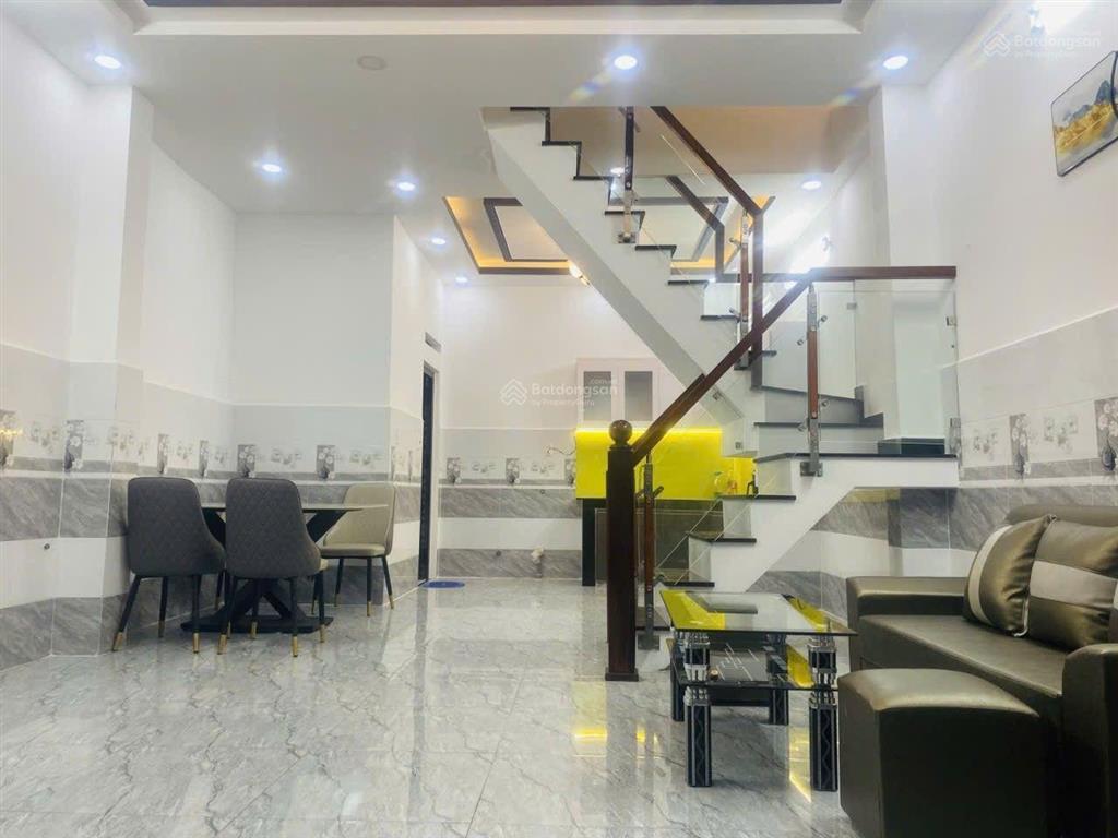 Nhà đẹp hẻm 4m  sát mt huỳnh tấn phát  phú thuận  q7  3 tầng  (4,5x13m)  chỉ 5,5 tỷ