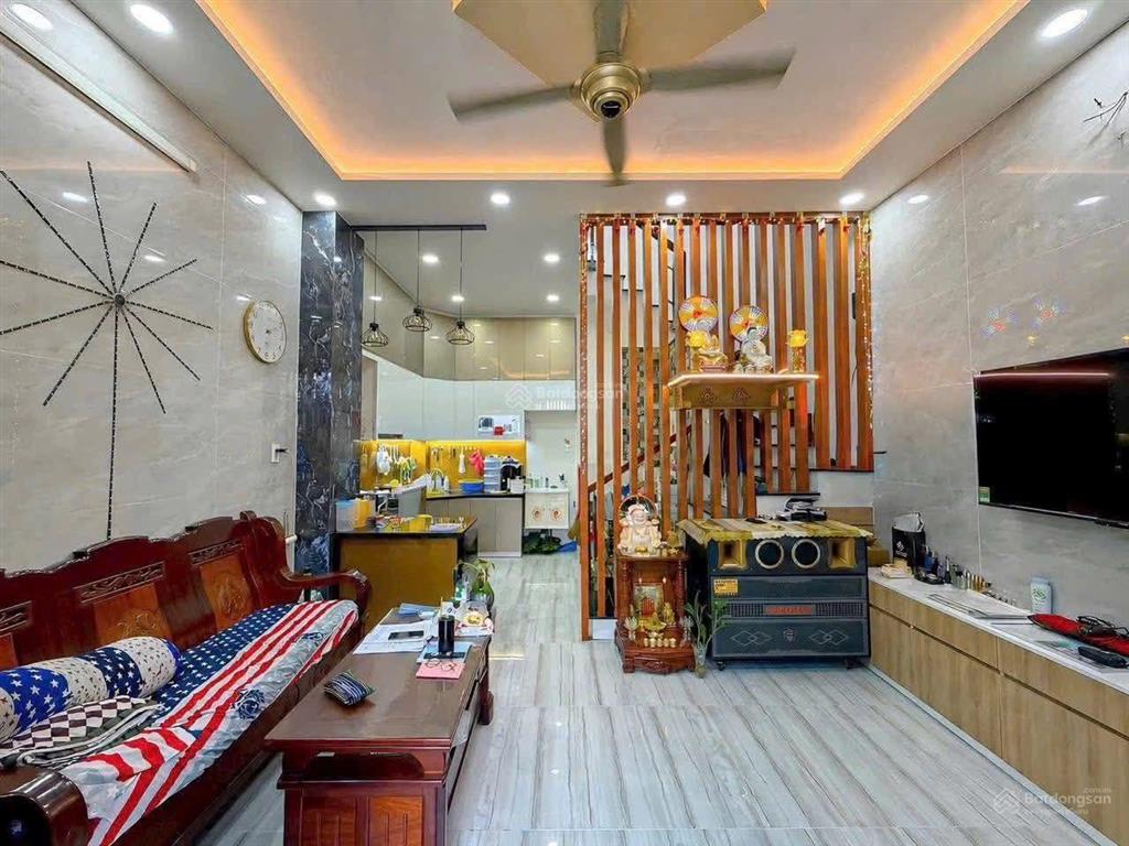 Lô góc cực thoánghẻm 3mphú thuận q7kế bên phú mỹ hưng3 tầng(5x8,5m)chỉ 5,3tỏi