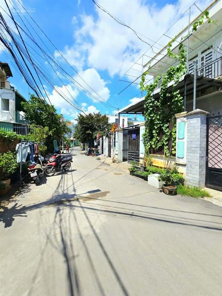 Nhà mặt tiền 3 tầng long trường  83m2  sân ô tô  sổ hồng riêng  giá tốt