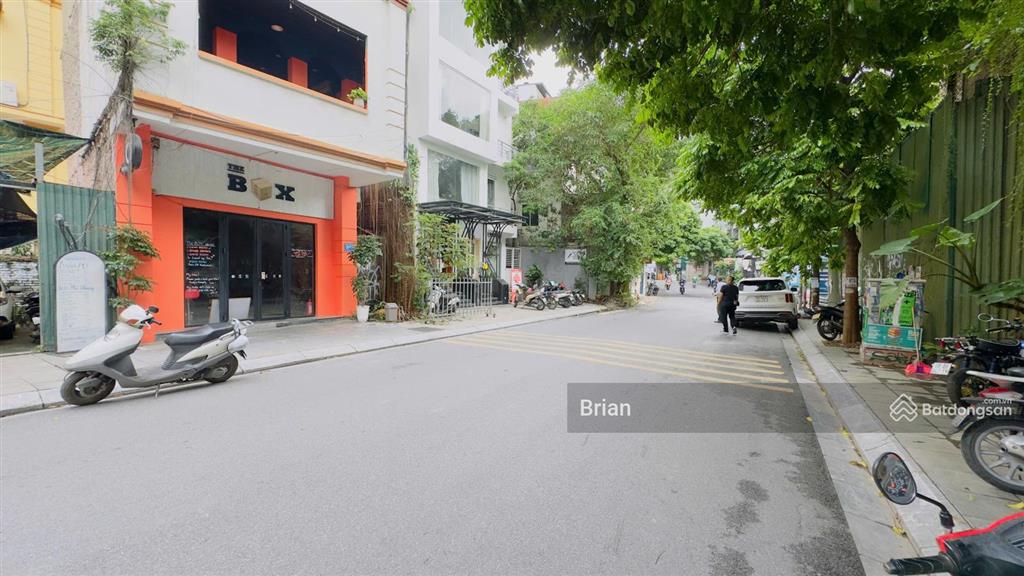Bán nhà tô ngọc vân dt 147m2, mt 12.7m, 9 tầng, có vỉa hè, cho thuê 3.6 tỷ/năm, view hồ tây
