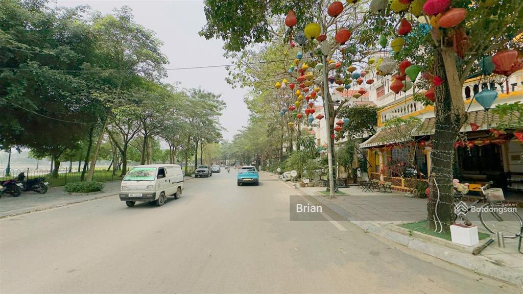 Chính chủ bán nhà biệt thự tp giao lưu dt 234m2, mt 13m, 4 tầng thang máy, có bể bơi, 2 mặt tiền