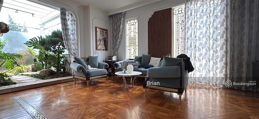 Chính chủ gửi bán bt tp giao lưu dt 234m2, mt 13.3m, 5 tầng thang máy, bể bơi, 2 mặt tiền, ảnh thật