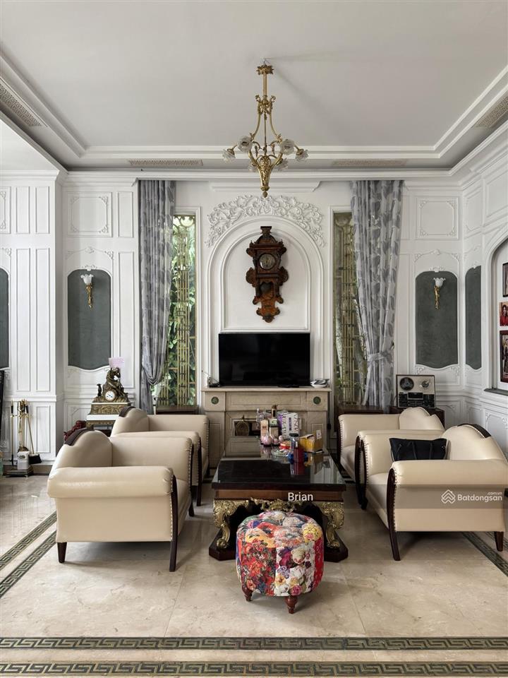 Chính chủ gửi bán bt tp giao lưu dt 234m2, mt 13.3m, 5 tầng thang máy, bể bơi, 2 mặt tiền, ảnh thật