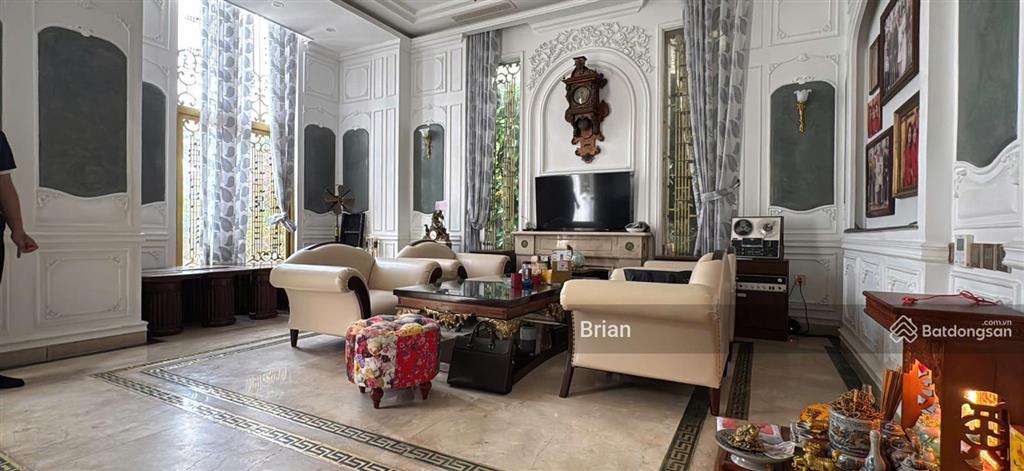 Chính chủ gửi bán bt tp giao lưu dt 234m2, mt 13.3m, 5 tầng thang máy, bể bơi, 2 mặt tiền, ảnh thật