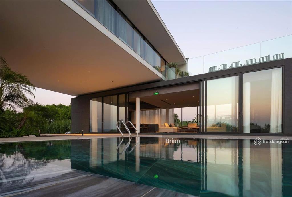Bán biệt thự view biển  đảo tuần châu dt 500m2, gần vinhomes global gate hạ long xanh
