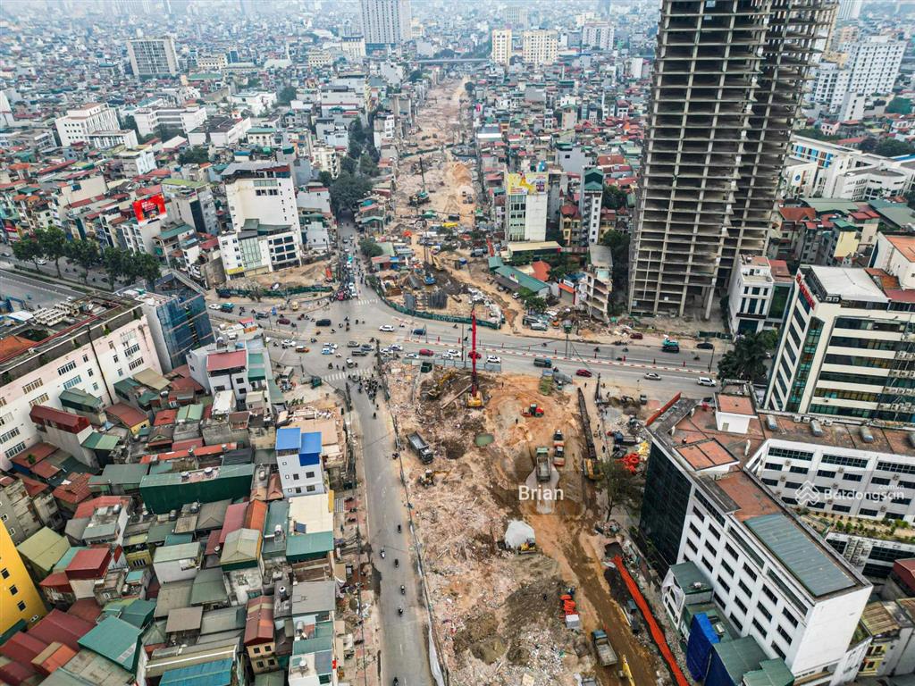 Bán nhà chính chủ mặt phố vành đai 1  la thành dt 15m2, mt 4.5m, đường trước nhà rộng 55m