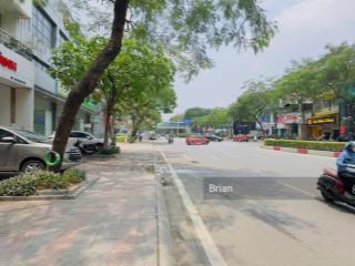 Bán nhà chính chủ mặt phố nguyễn văn cừ dt 957m2, mt 40m, lô góc, 3 mặt tiền