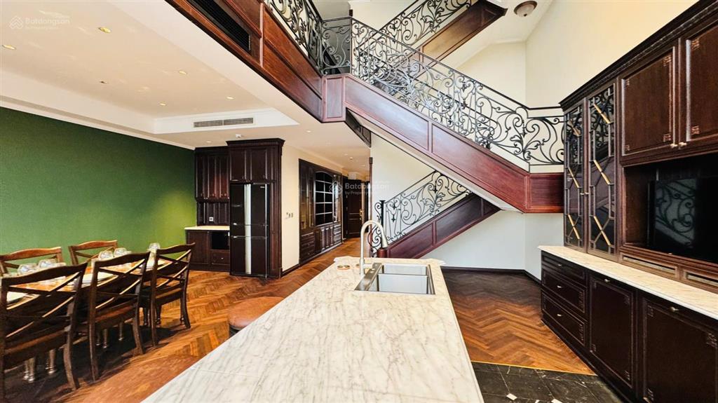 Chính chủ bán nhà tô ngọc vân dt 170m2, mt 7.5m, 10 tầng thang máy cho thuê 5.4 tỷ/năm, view hồ tây