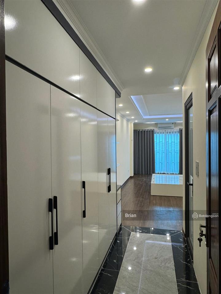 Bán nhà chính chủ đường tu hoàng dt 40m2, 7 tầng thang máy, đường ô tô tránh, có vỉa hè, kinh doanh