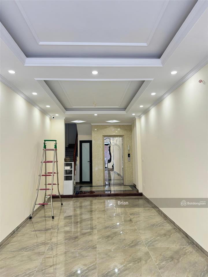 Bán nhà chính chủ đường tu hoàng dt 40m2, 7 tầng thang máy, đường ô tô tránh, có vỉa hè, kinh doanh