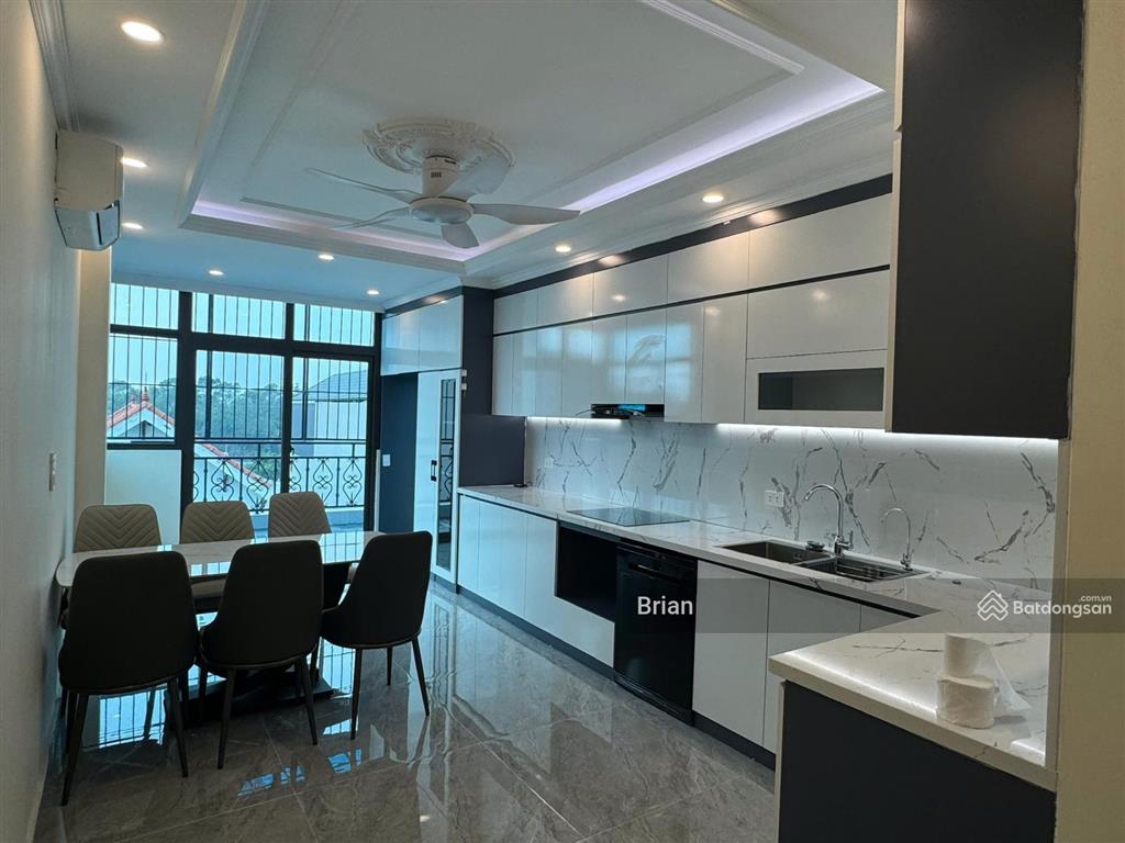 Bán nhà chính chủ đường tu hoàng dt 40m2, 7 tầng thang máy, đường ô tô tránh, có vỉa hè, kinh doanh