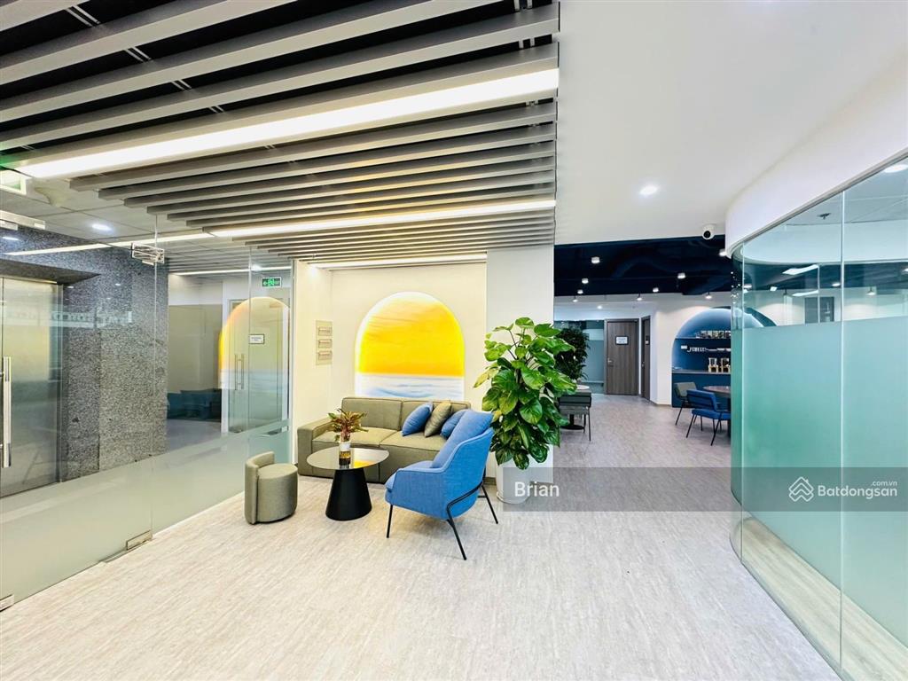 Bán nhà chinh chủ duy tân dt 605m2, mt 20m, 9 tầng thông sàn,kinh doanh,cho thuê 13.2 tỷ/năm