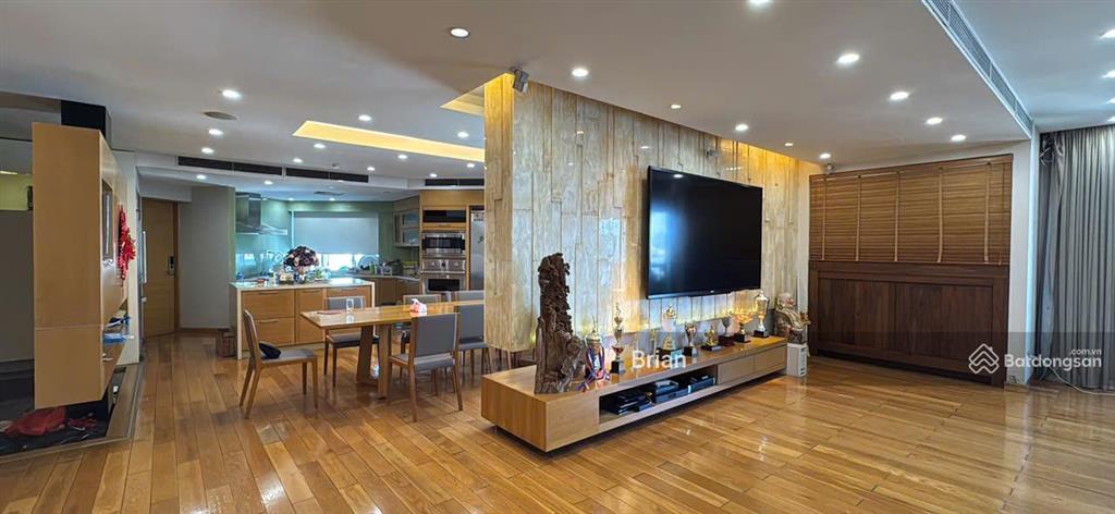 Bán cc chính chủ tòa m3m4 nguyễn chí thanh dt 320m2, view hồ thành công, 5 ngủ, 4wc ,2 thoáng