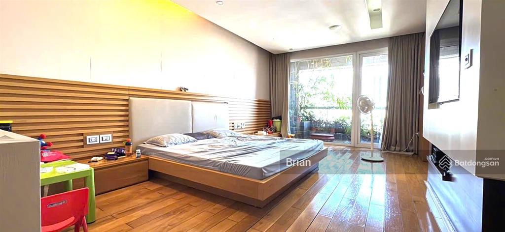 Bán cc chính chủ tòa m3m4 nguyễn chí thanh dt 320m2, view hồ thành công, 5 ngủ, 4wc ,2 thoáng