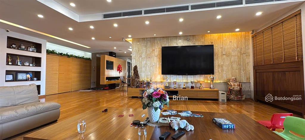 Bán cc chính chủ tòa m3m4 nguyễn chí thanh dt 320m2, view hồ thành công, 5 ngủ, 4wc ,2 thoáng