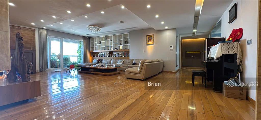 Bán cc chính chủ tòa m3m4 nguyễn chí thanh dt 320m2, view hồ thành công, 5 ngủ, 4wc ,2 thoáng