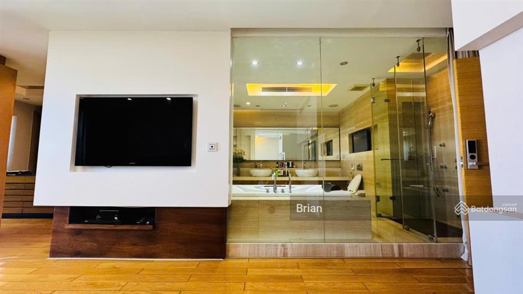 Bán cc chính chủ tòa m3m4 nguyễn chí thanh dt 320m2, view hồ thành công, 5 ngủ, 4wc ,2 thoáng