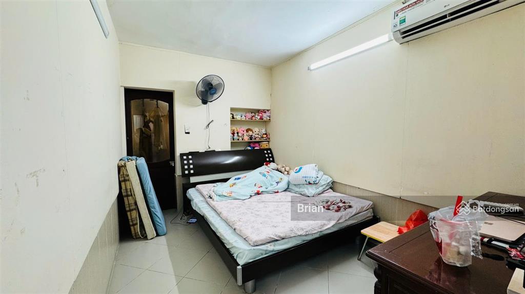 Gia đình cần bán gấp nhà tt tầng 1 tt thành công, dt 60m², 3 phòng ngủ, kinh doanh, ô tô đỗ cửa