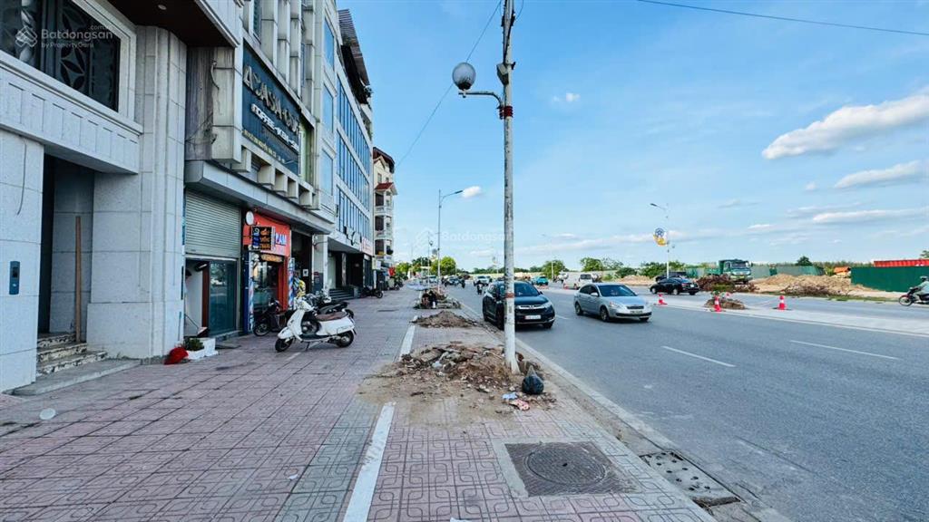 Chính chủ bán nhà mặt phố khu vực hồng tiến dt 345m2, mt 26m, 2 mặt tiền