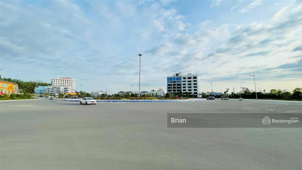 Bán khách sạn mặt phố kv hoàng quốc việt dt 750m2, mt 18m, 20 tầng, 110 phòng, 4*