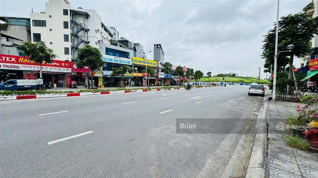 Bán nhà hồng tiến dt 40m2, lô góc, 4 tầng, cách mặt phố 15m