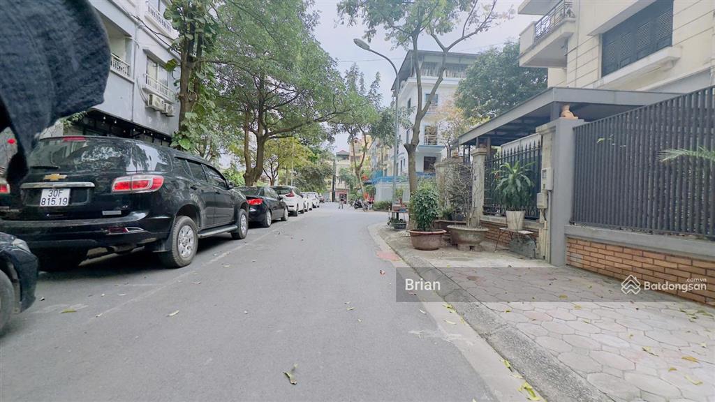 Bán nhà cc hạ đình dt 206m2, 7phòng ngủ, cho thuê 420 triệu/năm, cạnh masteri cao xà lá