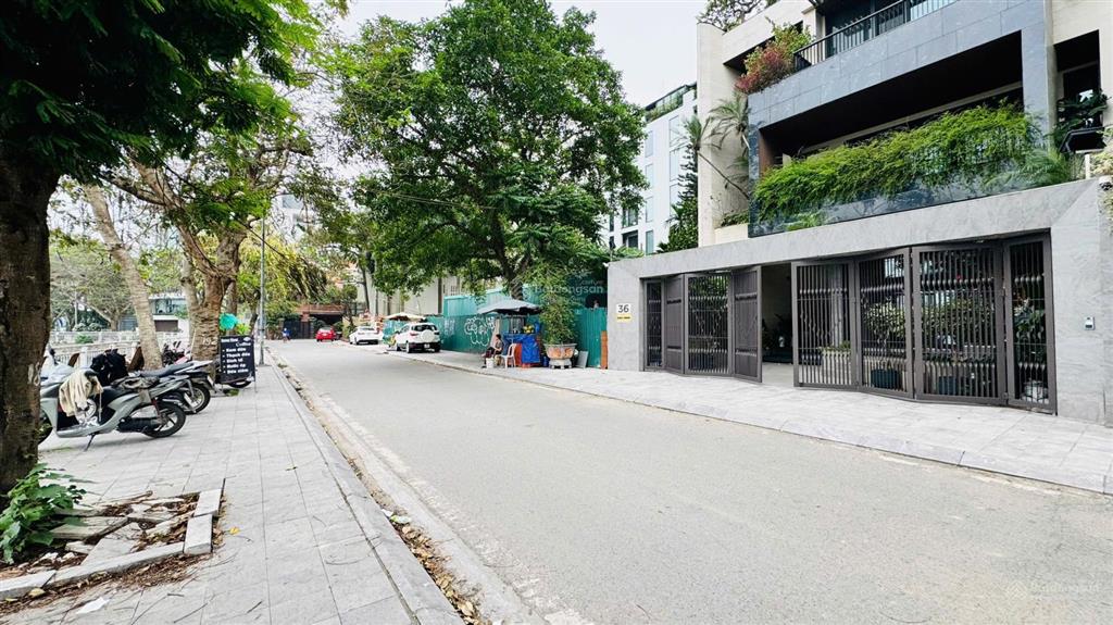 Chính chủ bán nhà khu quảng khánh dt 115m2, mt 7.3m, 2 mặt tiền, view hồ tây rất đẹp