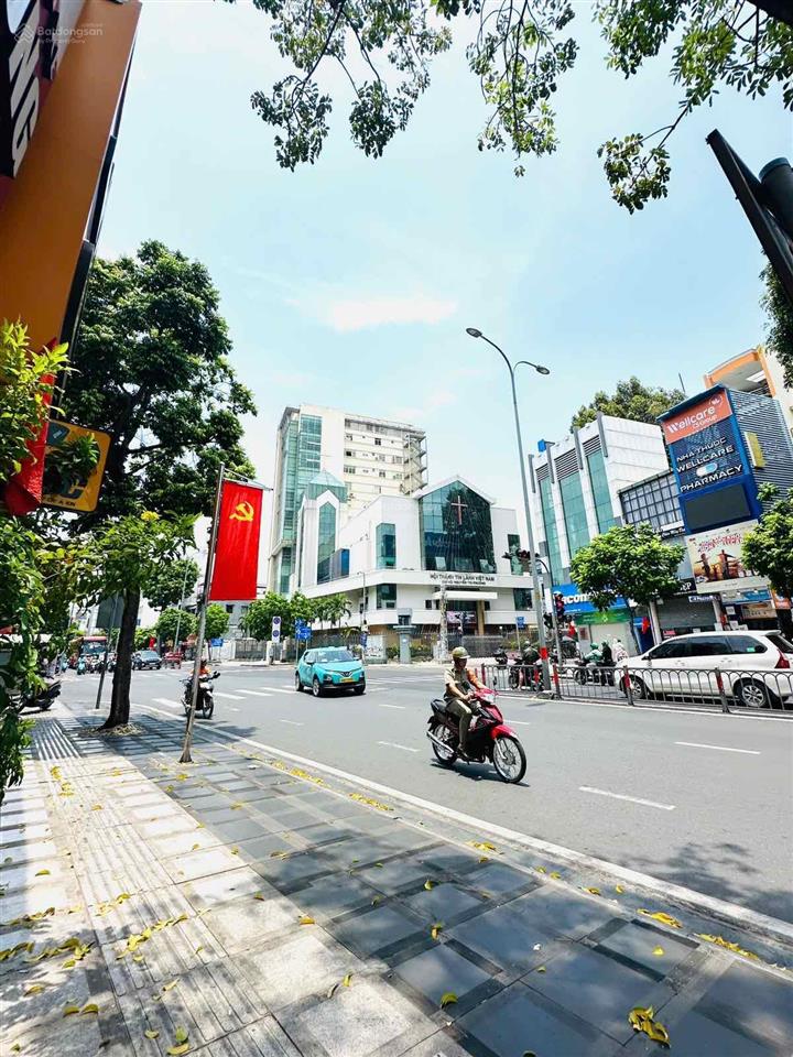 Cần bán nhà mt đường 3 tháng 2. dt 5x22m. có sẵn 3 lầu. 32 tỷ vị trí đẹp