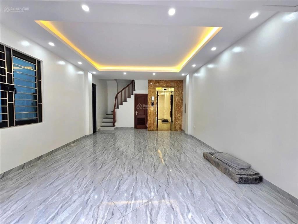 11.3 tỷ  phạm văn đồng  6 tầng thang máy  37m  20m ra ô tô  thông sàn  full nội thất